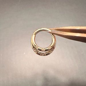 Pupil hall solid gold septum clicker with diamonds 5/32